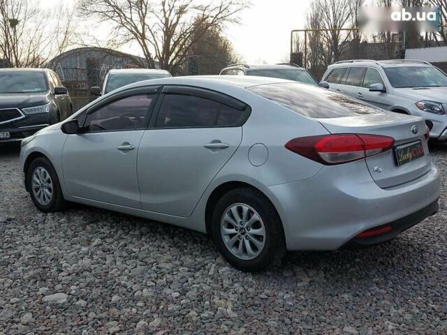Киа K3, объемом двигателя 1.6 л и пробегом 175 тыс. км за 10700 $, фото 5 на Automoto.ua