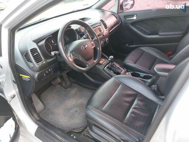 Киа K3, объемом двигателя 1.6 л и пробегом 175 тыс. км за 10700 $, фото 11 на Automoto.ua