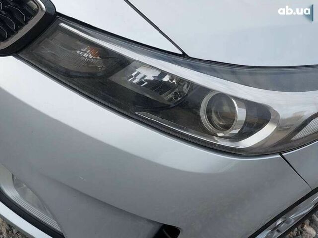 Киа K3, объемом двигателя 1.6 л и пробегом 175 тыс. км за 10700 $, фото 9 на Automoto.ua