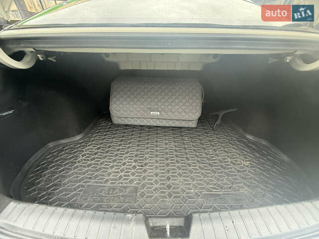 Белый Киа K5, объемом двигателя 2 л и пробегом 226 тыс. км за 9500 $, фото 44 на Automoto.ua
