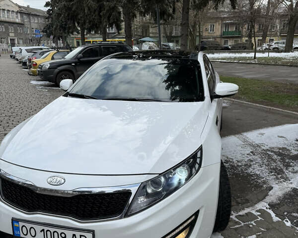 Белый Киа K5, объемом двигателя 2 л и пробегом 226 тыс. км за 9500 $, фото 4 на Automoto.ua
