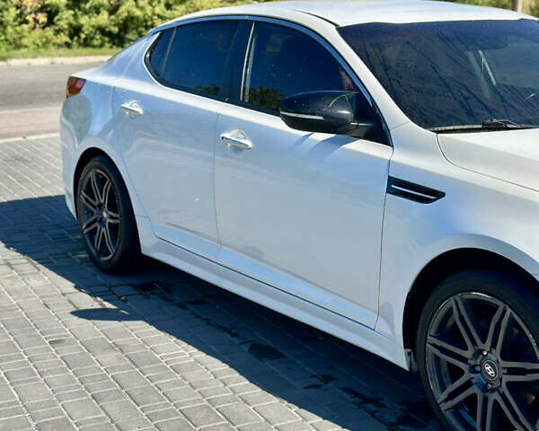 Білий Кіа K5, об'ємом двигуна 2 л та пробігом 255 тис. км за 9000 $, фото 3 на Automoto.ua