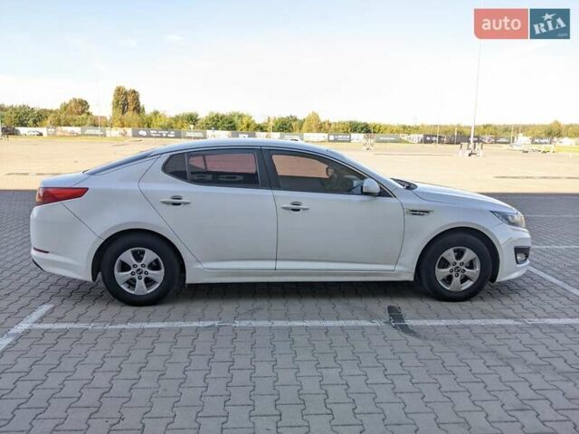 Білий Кіа K5, об'ємом двигуна 2 л та пробігом 420 тис. км за 7800 $, фото 4 на Automoto.ua