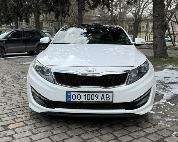 Белый Киа K5, объемом двигателя 2 л и пробегом 226 тыс. км за 9500 $, фото 1 на Automoto.ua