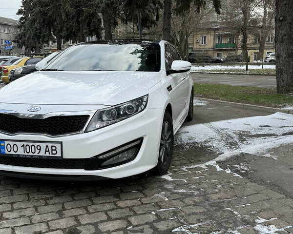 Белый Киа K5, объемом двигателя 2 л и пробегом 226 тыс. км за 9500 $, фото 2 на Automoto.ua