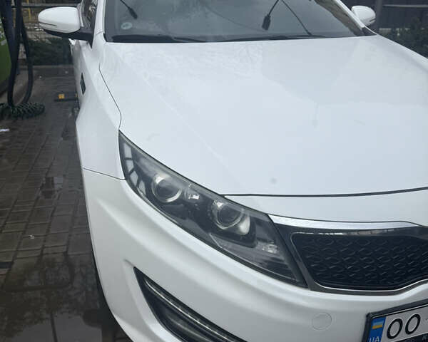 Белый Киа K5, объемом двигателя 2 л и пробегом 226 тыс. км за 9500 $, фото 6 на Automoto.ua