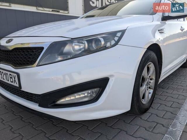 Білий Кіа K5, об'ємом двигуна 2 л та пробігом 420 тис. км за 7800 $, фото 7 на Automoto.ua