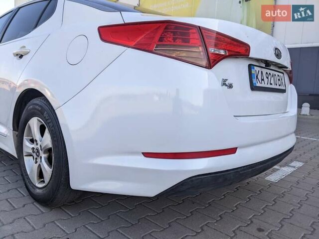 Білий Кіа K5, об'ємом двигуна 2 л та пробігом 420 тис. км за 7800 $, фото 8 на Automoto.ua