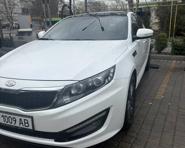 Белый Киа K5, объемом двигателя 2 л и пробегом 226 тыс. км за 9500 $, фото 5 на Automoto.ua