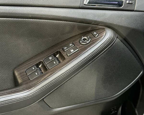 Белый Киа K5, объемом двигателя 2 л и пробегом 226 тыс. км за 9500 $, фото 27 на Automoto.ua