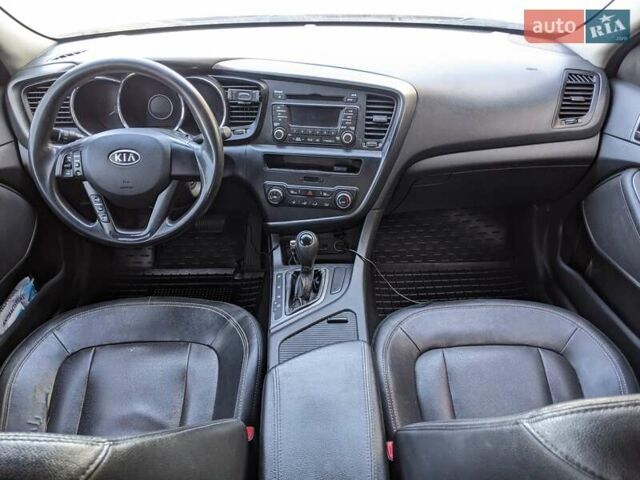 Білий Кіа K5, об'ємом двигуна 2 л та пробігом 420 тис. км за 7200 $, фото 5 на Automoto.ua