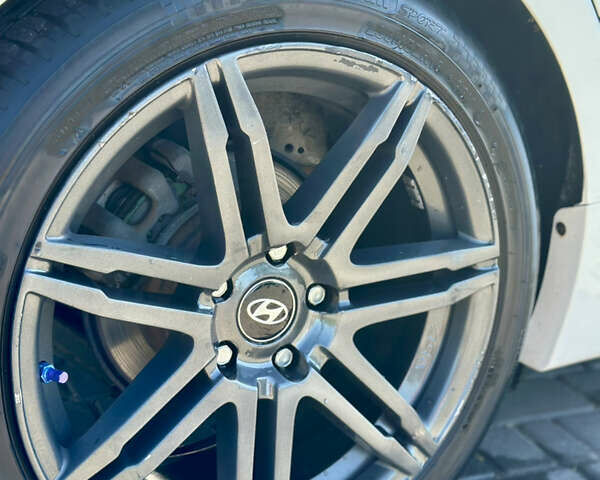 Білий Кіа K5, об'ємом двигуна 2 л та пробігом 255 тис. км за 9000 $, фото 12 на Automoto.ua