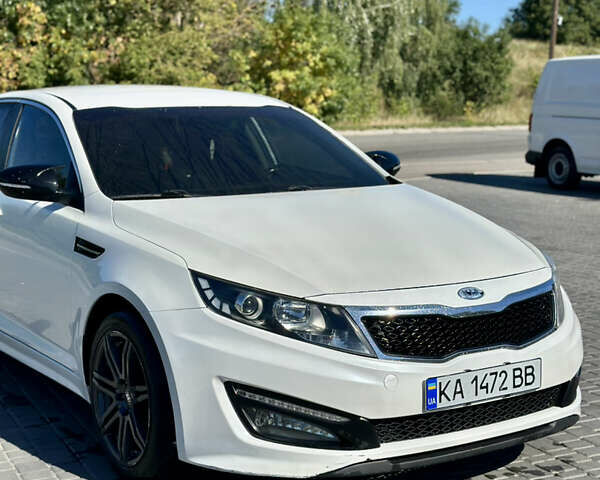 Білий Кіа K5, об'ємом двигуна 2 л та пробігом 255 тис. км за 9000 $, фото 2 на Automoto.ua