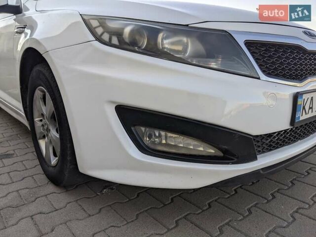 Білий Кіа K5, об'ємом двигуна 2 л та пробігом 420 тис. км за 7800 $, фото 6 на Automoto.ua