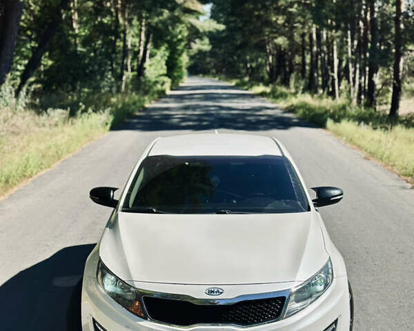 Білий Кіа K5, об'ємом двигуна 2 л та пробігом 255 тис. км за 9000 $, фото 1 на Automoto.ua