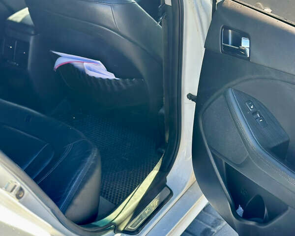 Білий Кіа K5, об'ємом двигуна 2 л та пробігом 255 тис. км за 9000 $, фото 10 на Automoto.ua