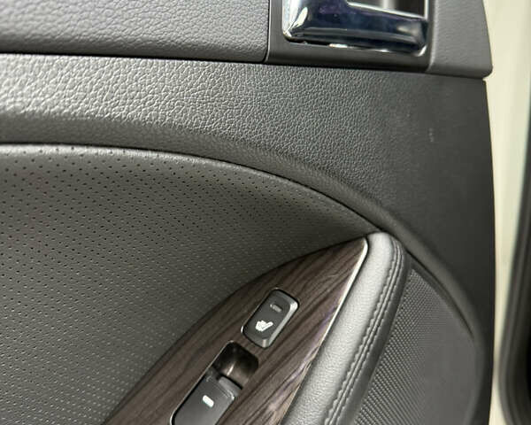 Белый Киа K5, объемом двигателя 2 л и пробегом 226 тыс. км за 9500 $, фото 43 на Automoto.ua