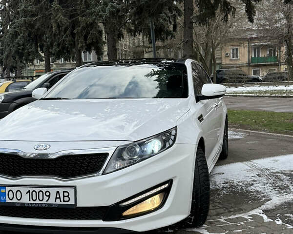 Белый Киа K5, объемом двигателя 2 л и пробегом 226 тыс. км за 9500 $, фото 3 на Automoto.ua