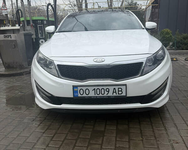 Белый Киа K5, объемом двигателя 2 л и пробегом 226 тыс. км за 9500 $, фото 8 на Automoto.ua