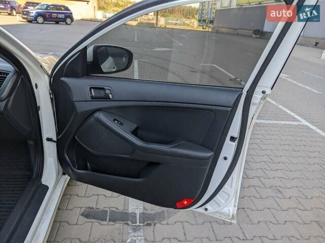 Білий Кіа K5, об'ємом двигуна 2 л та пробігом 420 тис. км за 7200 $, фото 18 на Automoto.ua