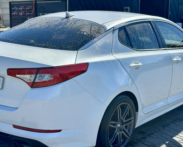 Білий Кіа K5, об'ємом двигуна 2 л та пробігом 255 тис. км за 9000 $, фото 4 на Automoto.ua