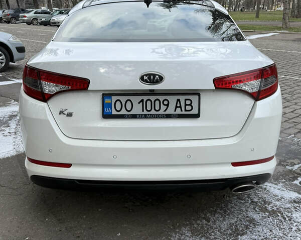 Белый Киа K5, объемом двигателя 2 л и пробегом 226 тыс. км за 9500 $, фото 12 на Automoto.ua