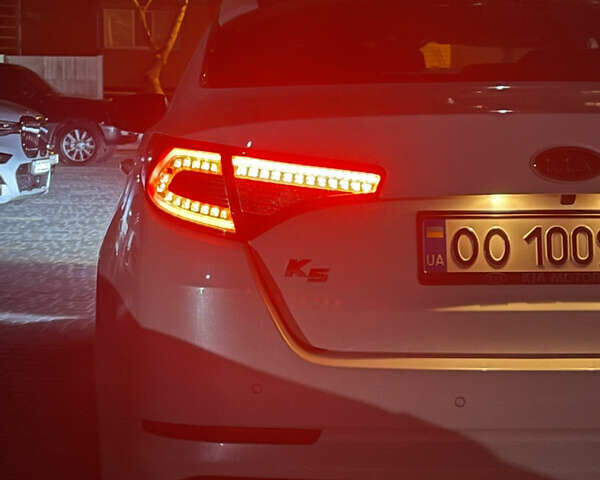 Белый Киа K5, объемом двигателя 2 л и пробегом 226 тыс. км за 9500 $, фото 48 на Automoto.ua