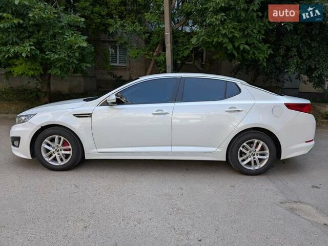 Белый Киа K5, объемом двигателя 2 л и пробегом 298 тыс. км за 7700 $, фото 5 на Automoto.ua