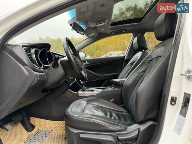 Белый Киа K5, объемом двигателя 2 л и пробегом 365 тыс. км за 7700 $, фото 12 на Automoto.ua