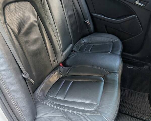 Белый Киа K5, объемом двигателя 2 л и пробегом 298 тыс. км за 7700 $, фото 21 на Automoto.ua