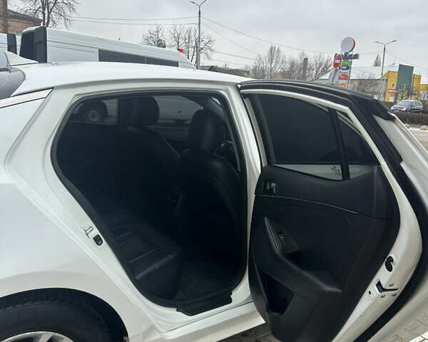 Білий Кіа K5, об'ємом двигуна 2 л та пробігом 312 тис. км за 9200 $, фото 9 на Automoto.ua