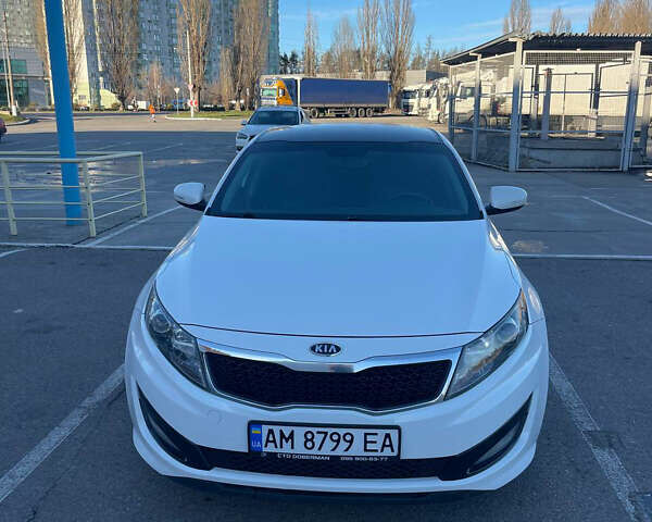 Білий Кіа K5, об'ємом двигуна 2 л та пробігом 260 тис. км за 9800 $, фото 2 на Automoto.ua