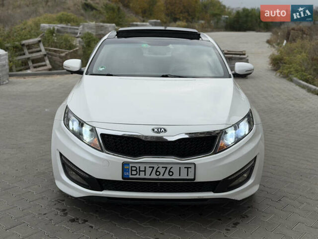 Белый Киа K5, объемом двигателя 2 л и пробегом 365 тыс. км за 7700 $, фото 1 на Automoto.ua