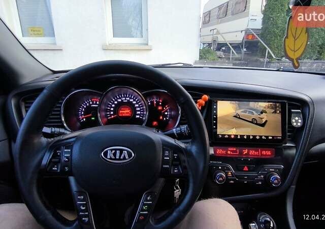 Белый Киа K5, объемом двигателя 2 л и пробегом 363 тыс. км за 7600 $, фото 17 на Automoto.ua