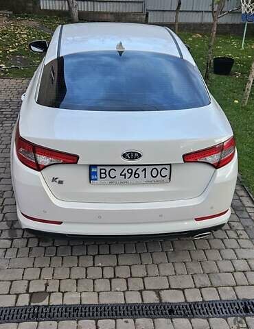 Білий Кіа K5, об'ємом двигуна 2 л та пробігом 255 тис. км за 10300 $, фото 2 на Automoto.ua