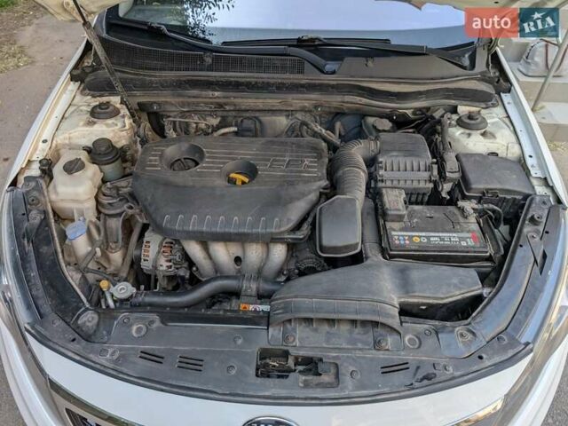 Белый Киа K5, объемом двигателя 2 л и пробегом 298 тыс. км за 7700 $, фото 25 на Automoto.ua
