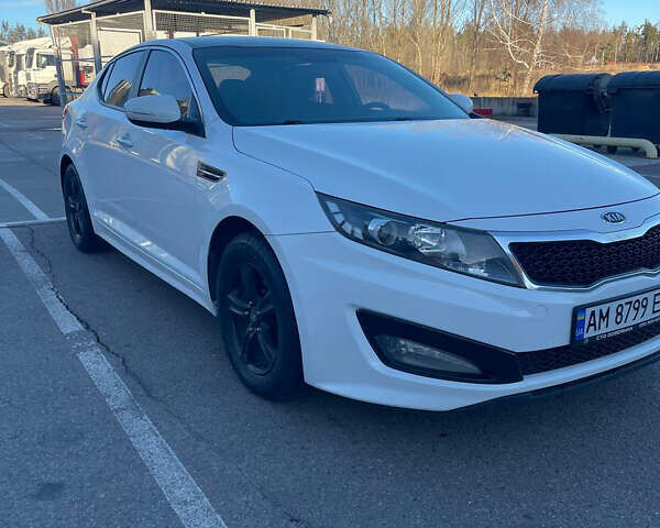 Білий Кіа K5, об'ємом двигуна 2 л та пробігом 260 тис. км за 9800 $, фото 1 на Automoto.ua