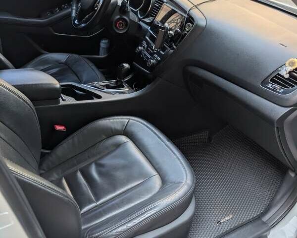 Белый Киа K5, объемом двигателя 2 л и пробегом 298 тыс. км за 7700 $, фото 18 на Automoto.ua