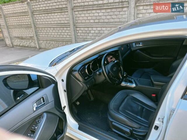 Белый Киа K5, объемом двигателя 2 л и пробегом 216 тыс. км за 9500 $, фото 7 на Automoto.ua
