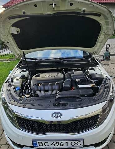 Білий Кіа K5, об'ємом двигуна 2 л та пробігом 255 тис. км за 10300 $, фото 3 на Automoto.ua