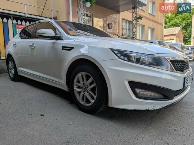 Белый Киа K5, объемом двигателя 2 л и пробегом 298 тыс. км за 7700 $, фото 1 на Automoto.ua