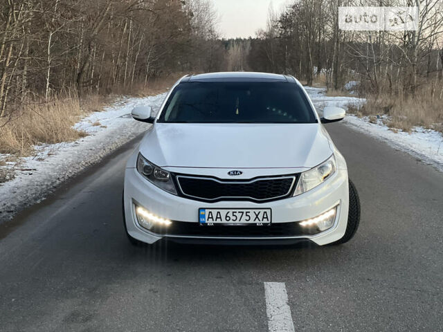 Білий Кіа K5, об'ємом двигуна 2 л та пробігом 259 тис. км за 12500 $, фото 1 на Automoto.ua