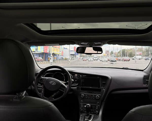 Белый Киа K5, объемом двигателя 2 л и пробегом 180 тыс. км за 6200 $, фото 5 на Automoto.ua