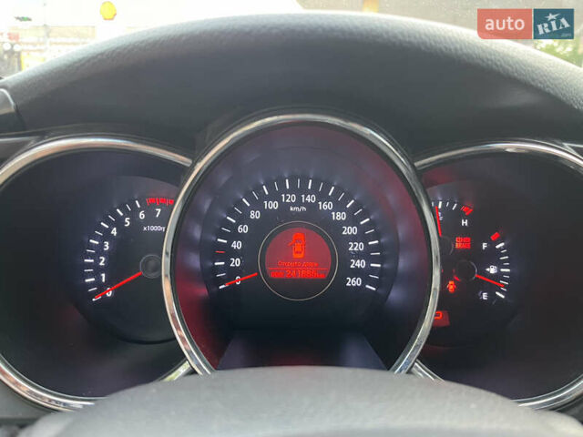 Білий Кіа K5, об'ємом двигуна 2 л та пробігом 241 тис. км за 9800 $, фото 11 на Automoto.ua