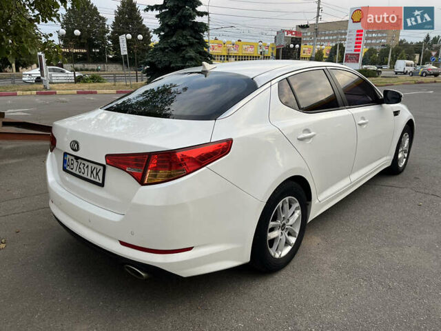 Білий Кіа K5, об'ємом двигуна 2 л та пробігом 241 тис. км за 9800 $, фото 3 на Automoto.ua
