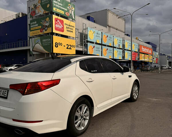 Белый Киа K5, объемом двигателя 2 л и пробегом 180 тыс. км за 6200 $, фото 2 на Automoto.ua