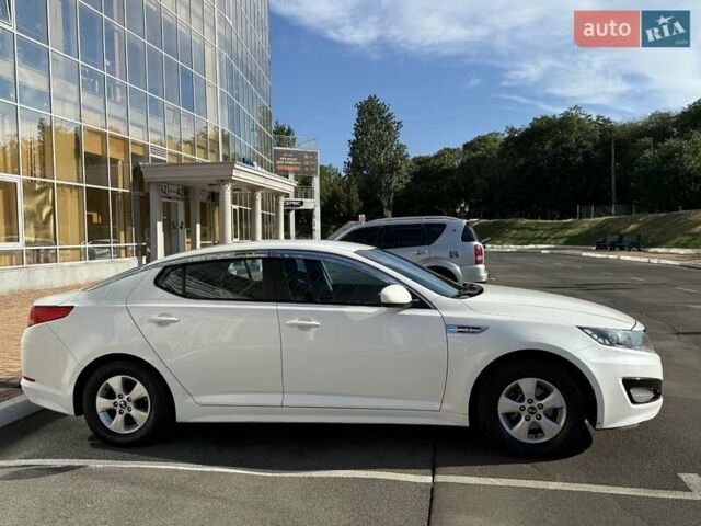 Белый Киа K5, объемом двигателя 2 л и пробегом 98 тыс. км за 9000 $, фото 8 на Automoto.ua