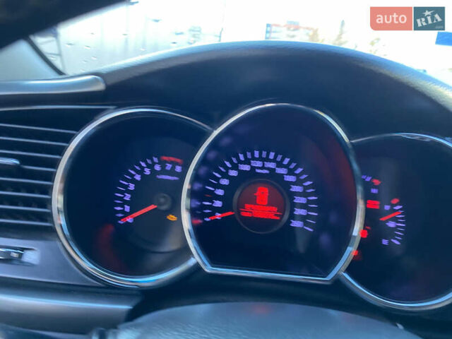 Белый Киа K5, объемом двигателя 2 л и пробегом 450 тыс. км за 8000 $, фото 13 на Automoto.ua