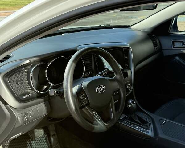 Белый Киа K5, объемом двигателя 2 л и пробегом 98 тыс. км за 9000 $, фото 11 на Automoto.ua