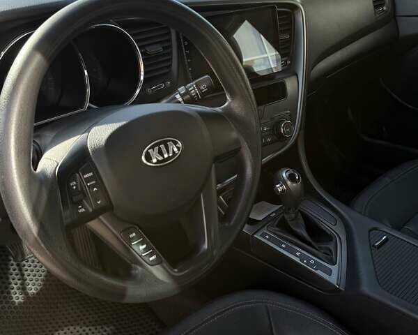 Белый Киа K5, объемом двигателя 2 л и пробегом 98 тыс. км за 9000 $, фото 10 на Automoto.ua